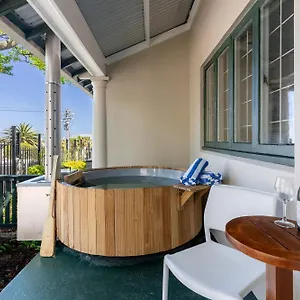 Stone - Camps Bay Village Guest house